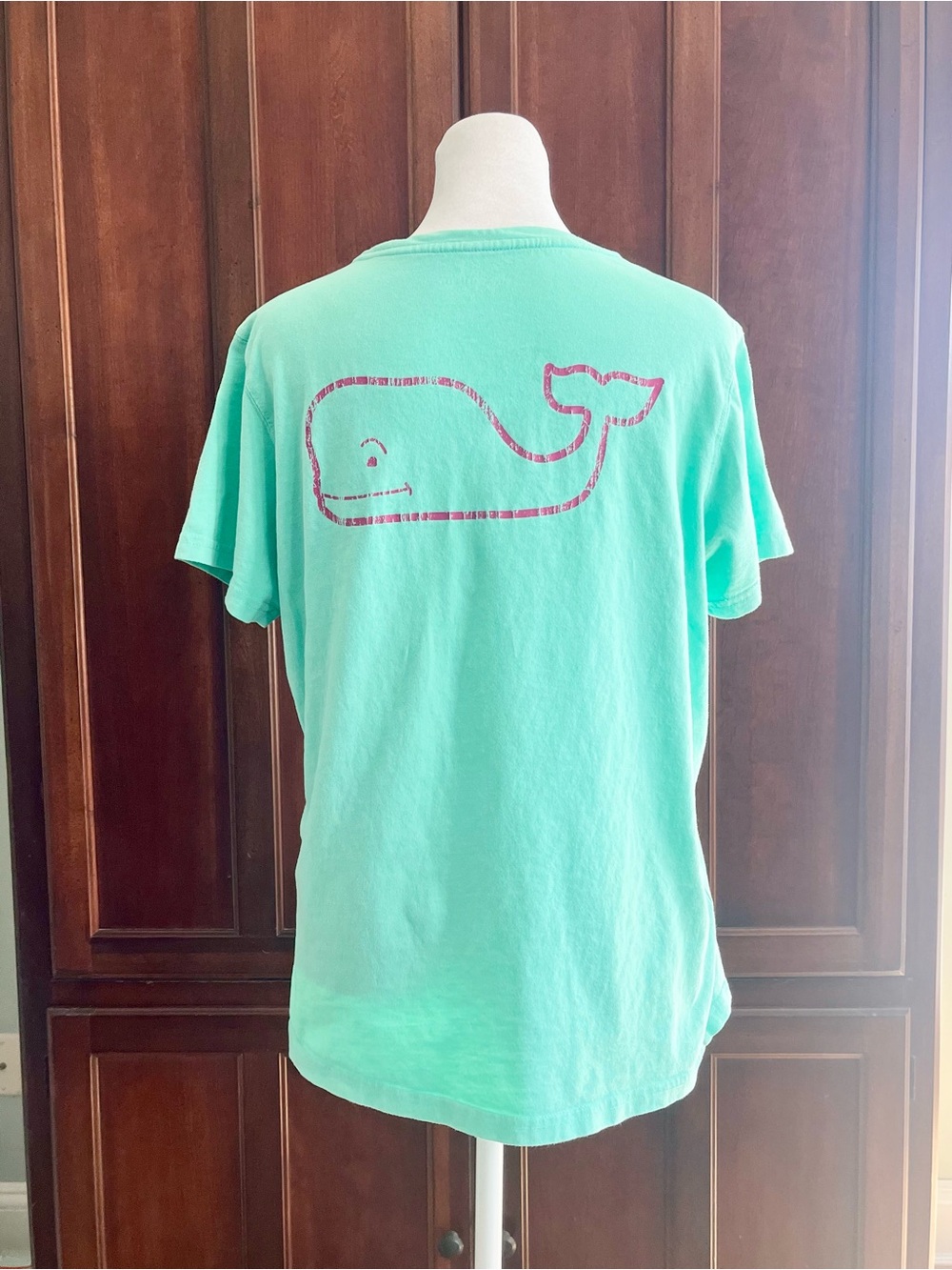 Vineyard Vines Seafoam Green and Pink Classic Whale Graphic Tee w/Pocket. Sz L.